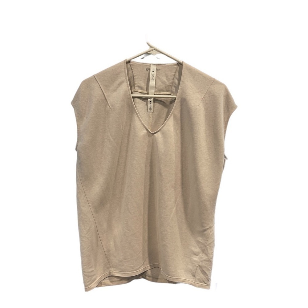 Lululemon sleeveless V neck top Size 2 Color Cream